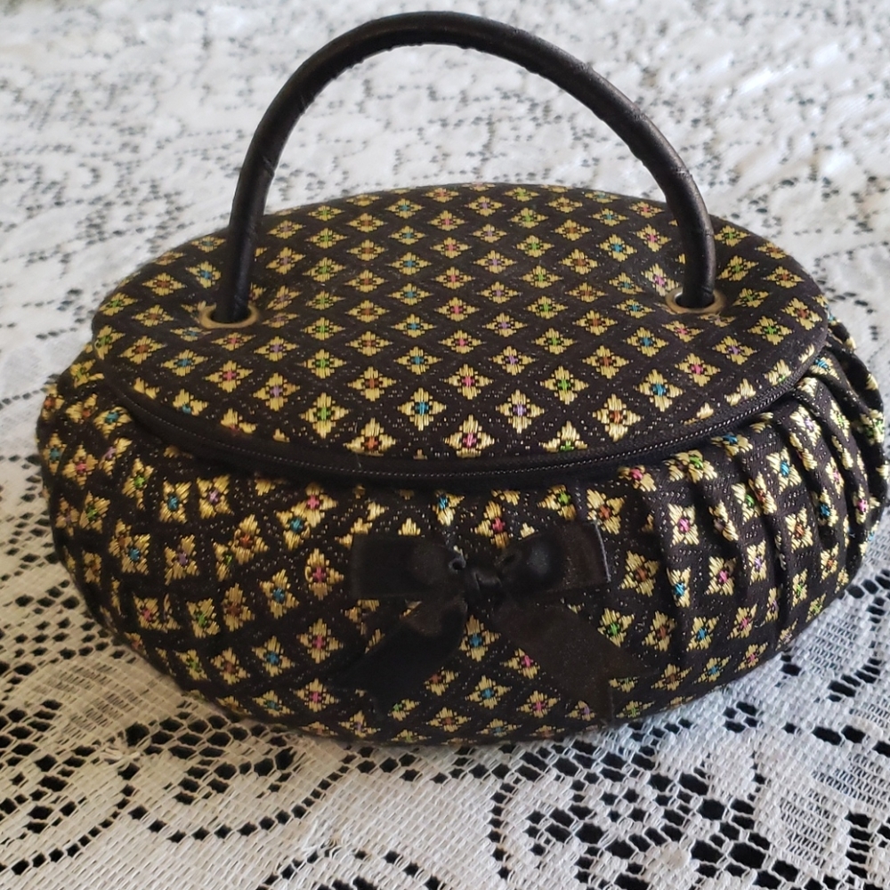 Small Zippered Cosmetic Bag.